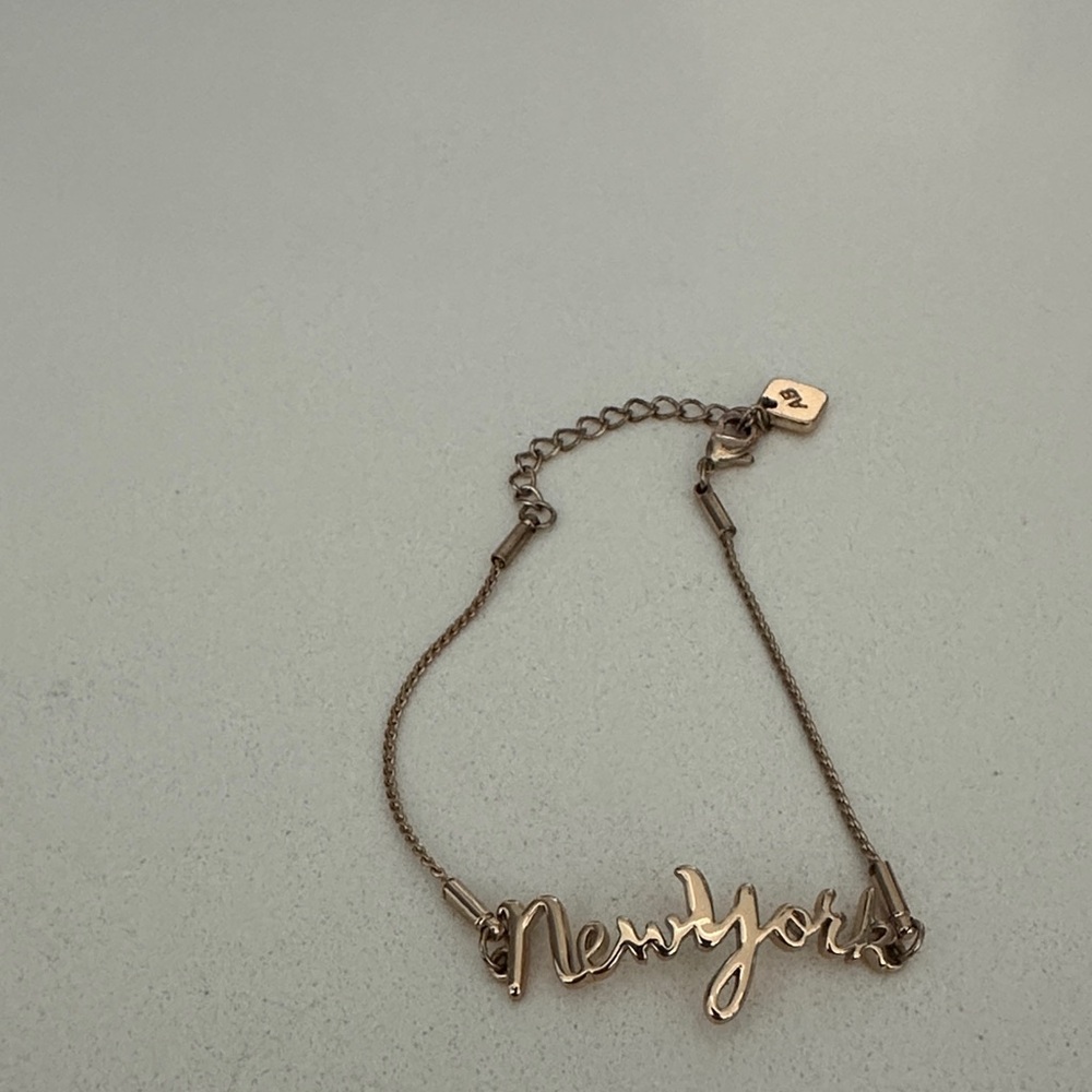 Gold New York Bracelet - Picture 2 of 3